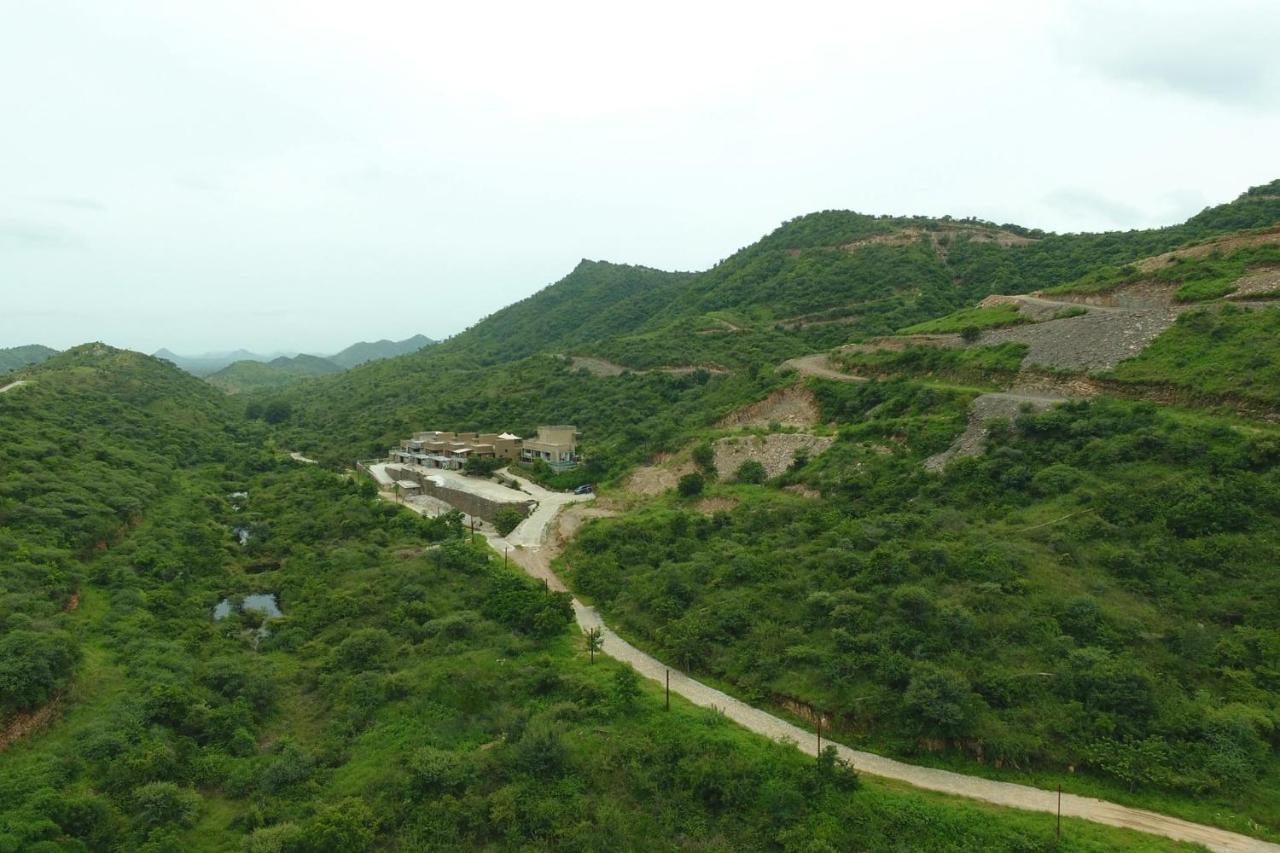 Stayvista's Sage Scenery - Mountain-view With Infinity Pool & Terrace Udaipur