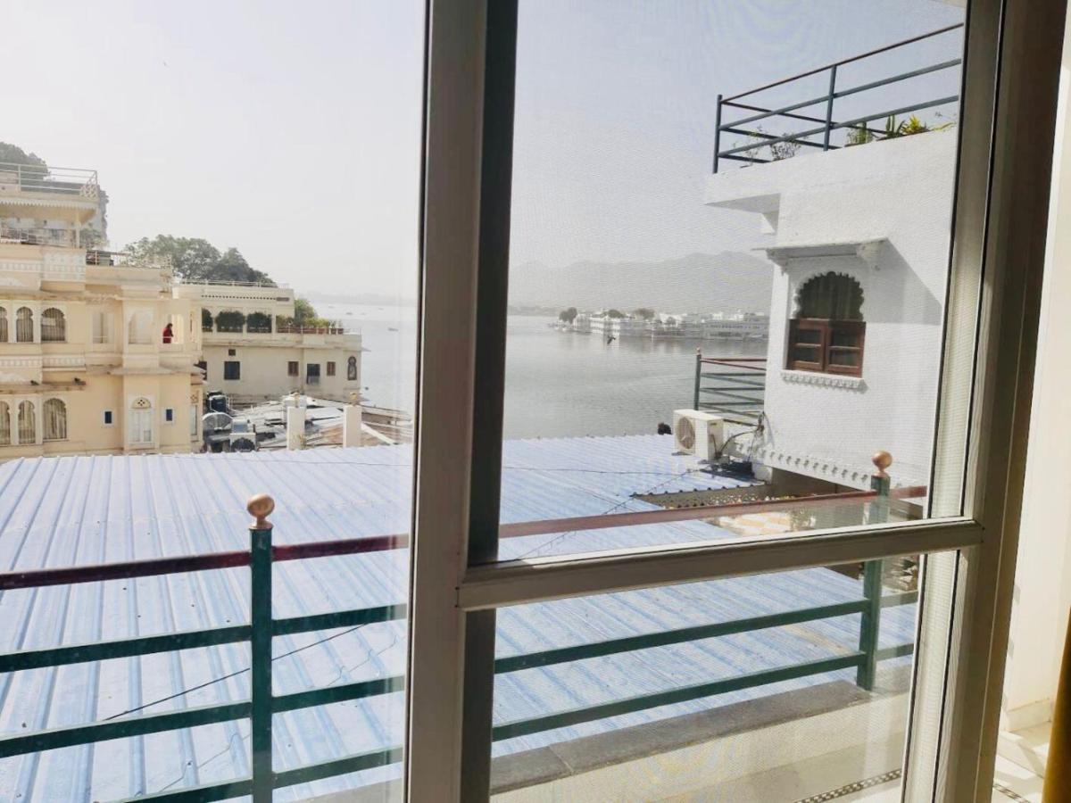 Devraj Niwas On Pichola 3*