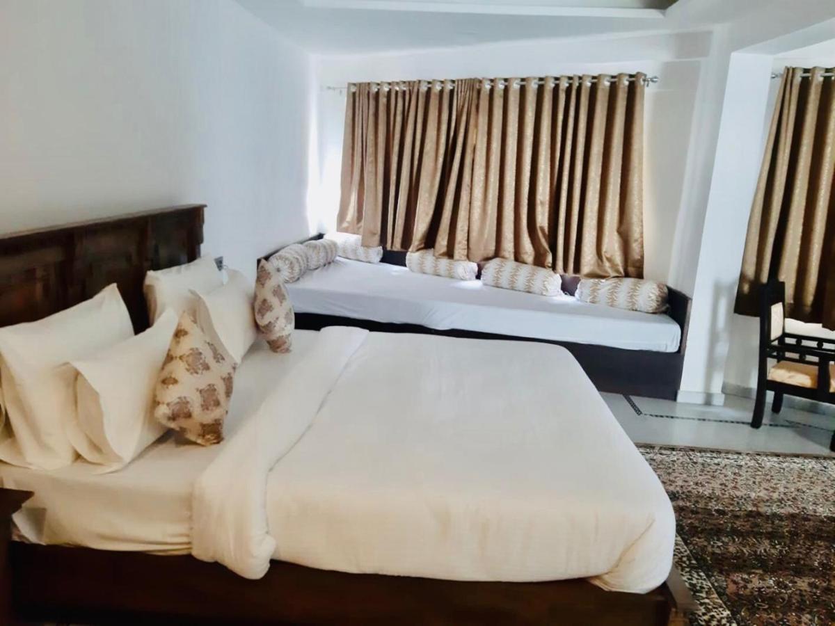 Devraj Niwas On Pichola 3*