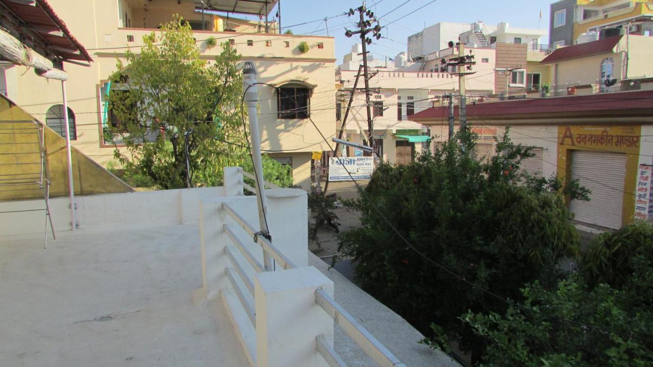 White Corner House, 2/14, Goverdhan Vilas, Housing Board Colony, 313002 Homestay