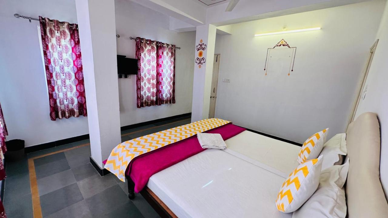 Maa Ji House On Pichola *