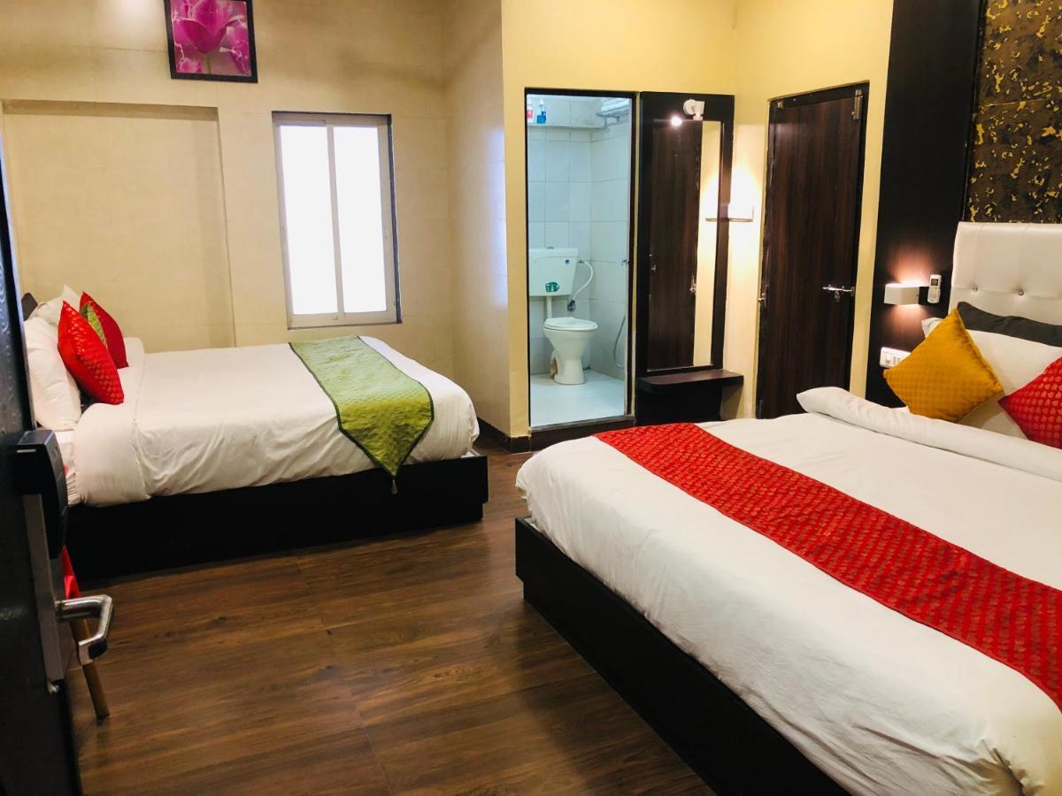 Hotel Grand Udaipur- Rooftop Cafe! Swimming Pool! Karaoke Music!