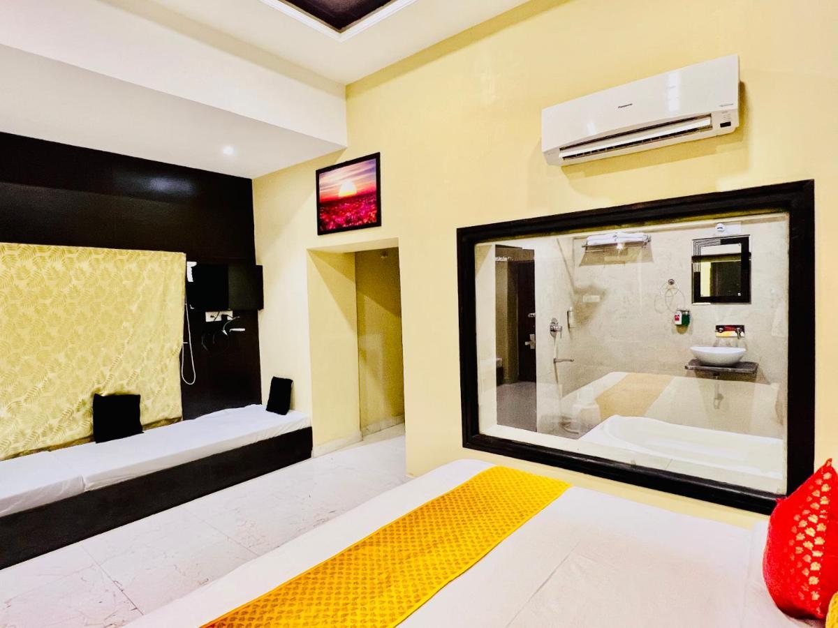 Grand Udaipur- Rooftop Cafe! Swimming Pool! Karaoke Music! Hotel Udaipur