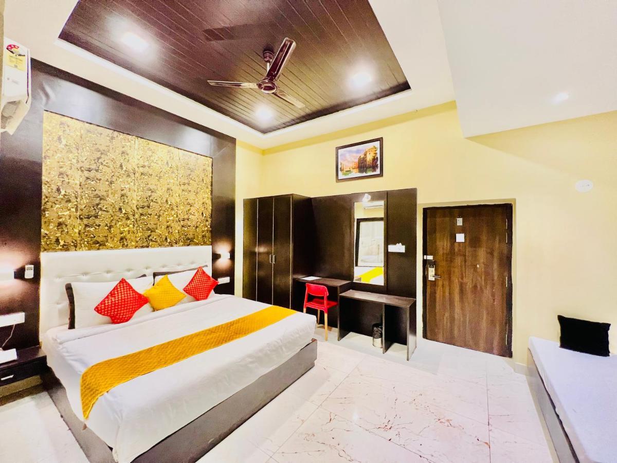 Grand Udaipur- Rooftop Cafe! Swimming Pool! Karaoke Music! 4*