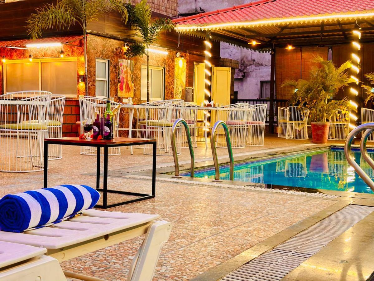 Hotel Grand Udaipur- Rooftop Cafe! Swimming Pool! Karaoke Music! 4*