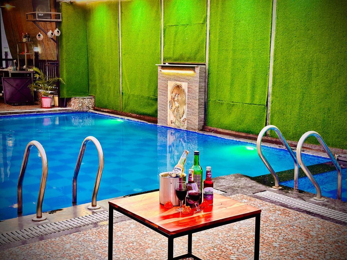 Hotel Grand Udaipur- Rooftop Cafe! Swimming Pool! Karaoke Music! 4*