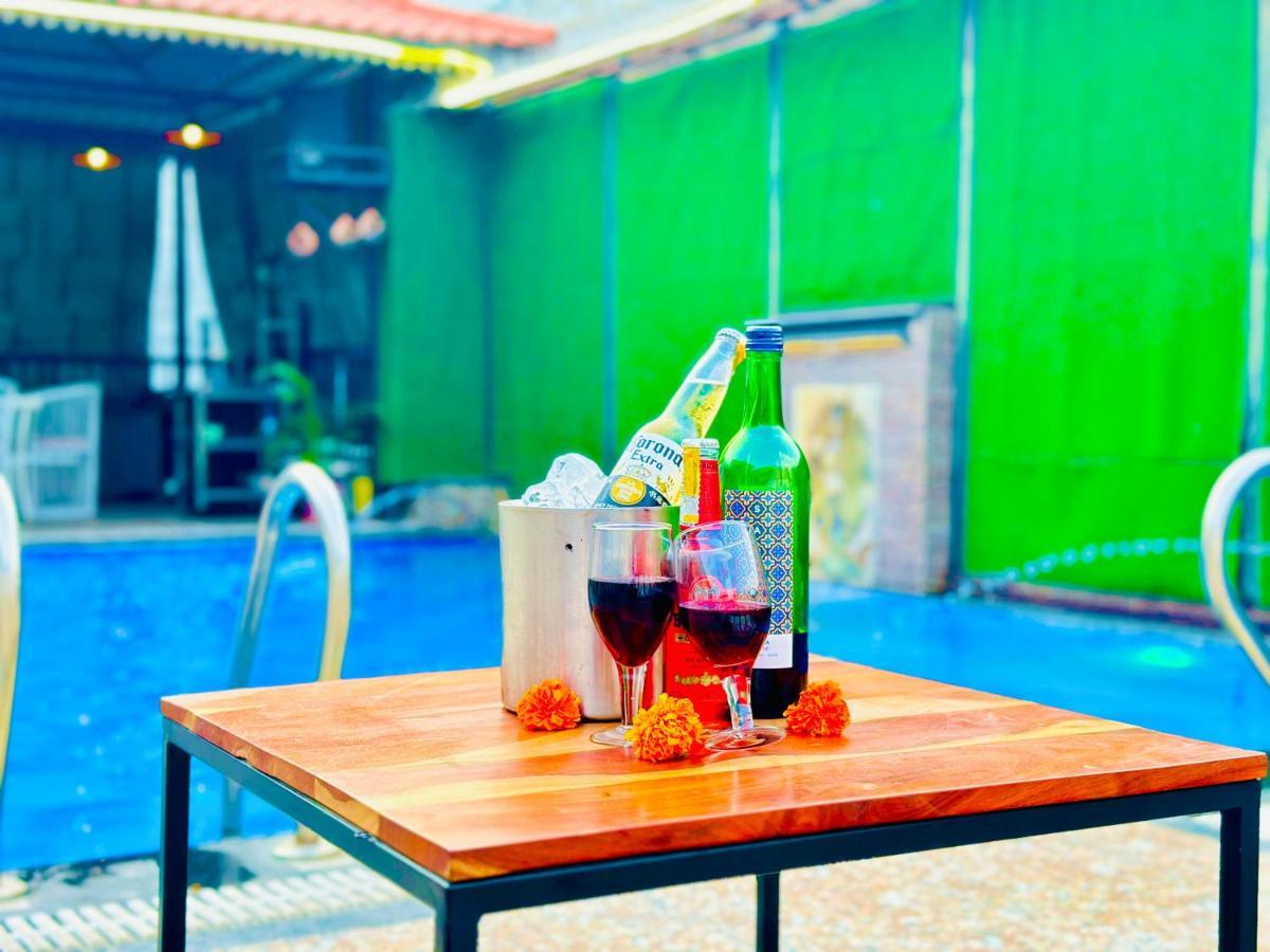 Grand Udaipur- Rooftop Cafe! Swimming Pool! Karaoke Music! Udaipur
