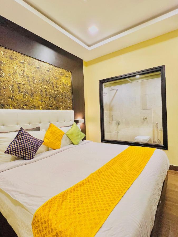 Hotel Grand Udaipur- Rooftop Cafe! Swimming Pool! Karaoke Music! Udaipur
