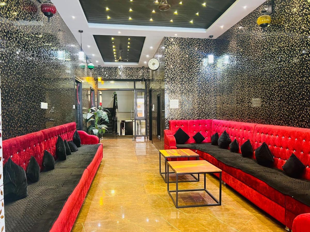 Hotel Grand Udaipur- Rooftop Cafe! Swimming Pool! Karaoke Music!