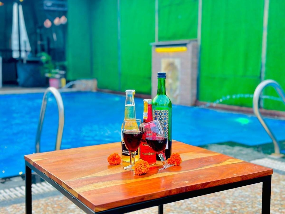 Grand Udaipur- Rooftop Cafe! Swimming Pool! Karaoke Music! 4* Udaipur
