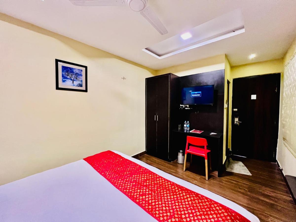 Grand Udaipur- Rooftop Cafe! Swimming Pool! Karaoke Music! 4*