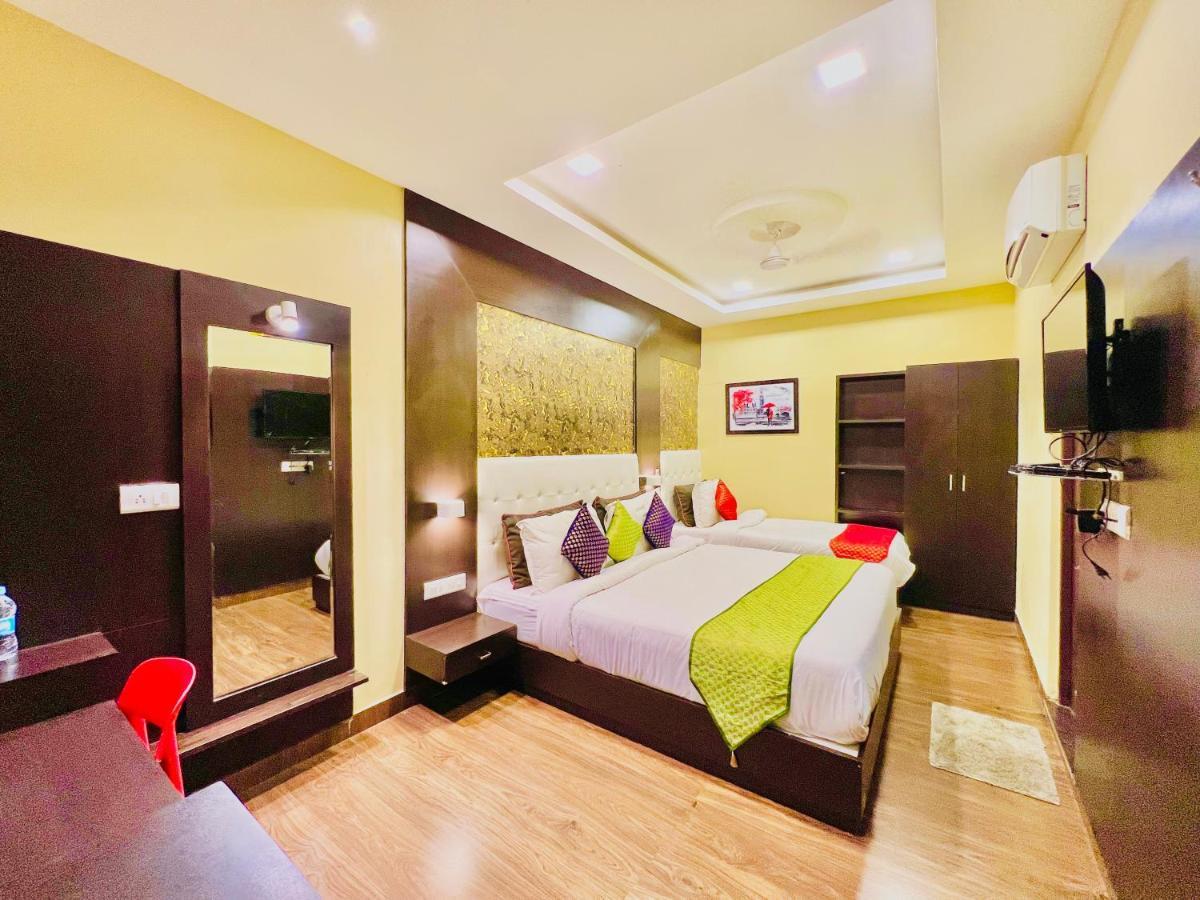 Grand Udaipur- Rooftop Cafe! Swimming Pool! Karaoke Music! Hotel 4*