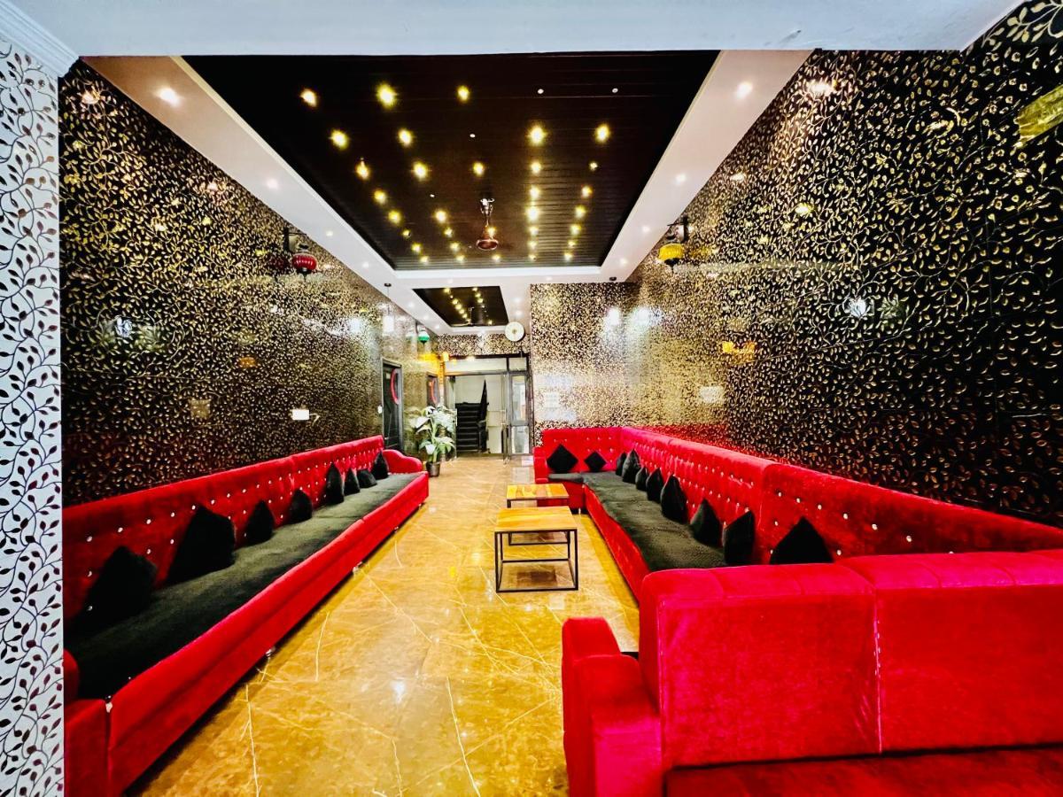 Grand Udaipur- Rooftop Cafe! Swimming Pool! Karaoke Music! Hotel Udaipur