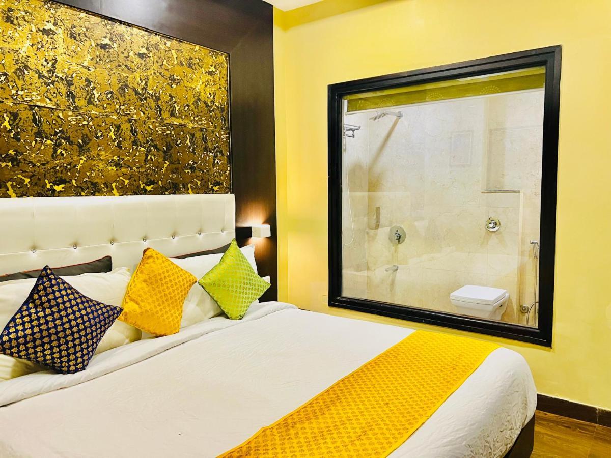 Grand Udaipur- Rooftop Cafe! Swimming Pool! Karaoke Music! 4* Udaipur