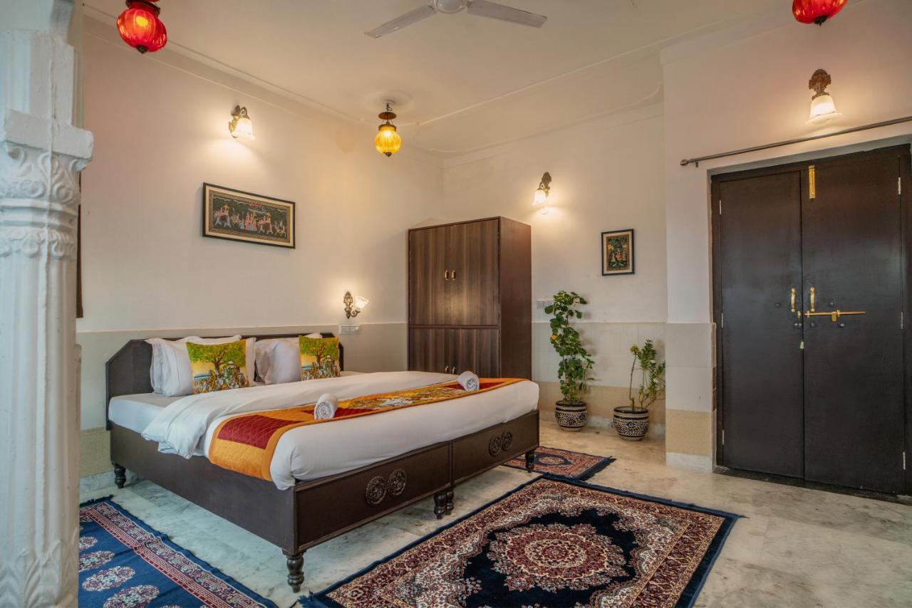 Girnar Hotel