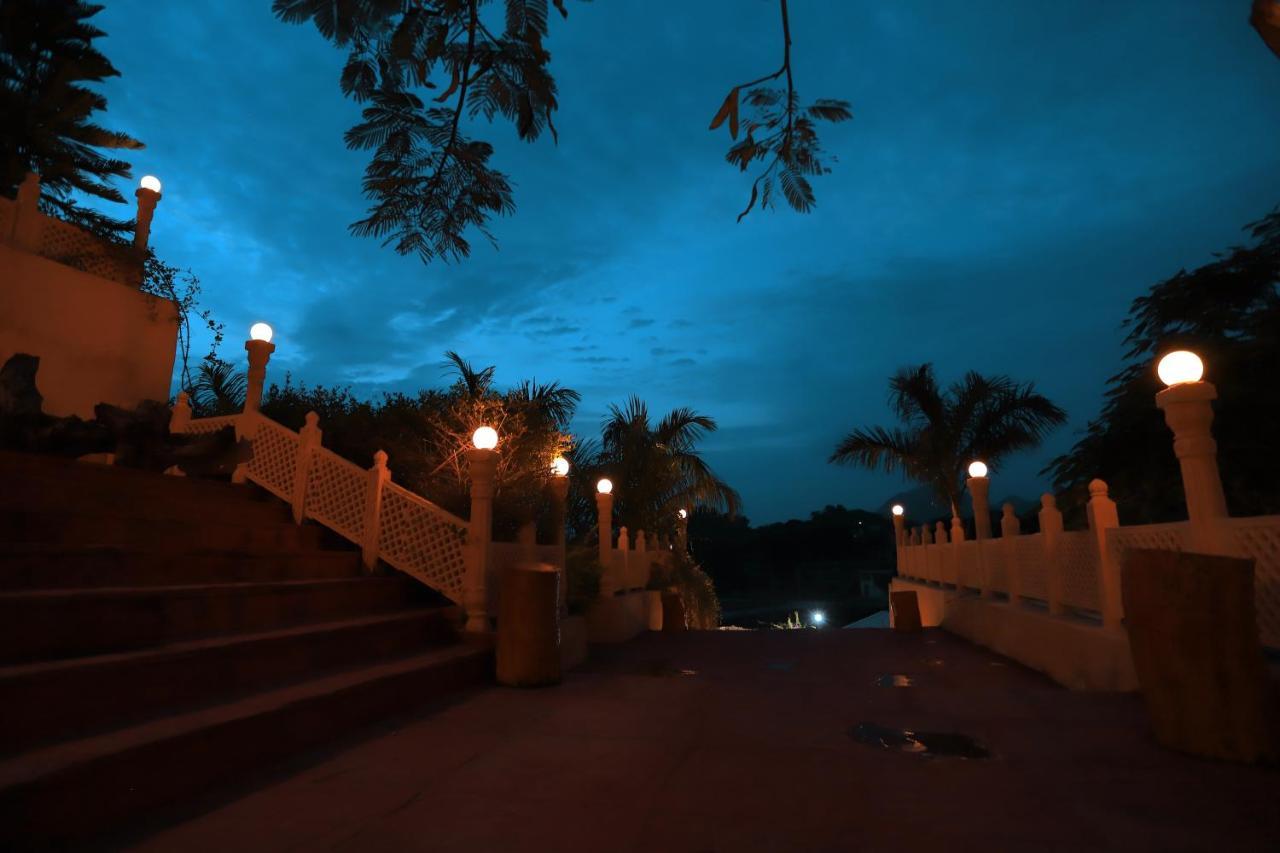 Riviera Madaar