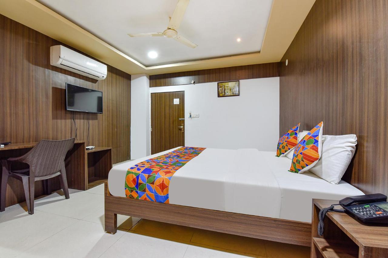 Hotel Fabhotel Tak