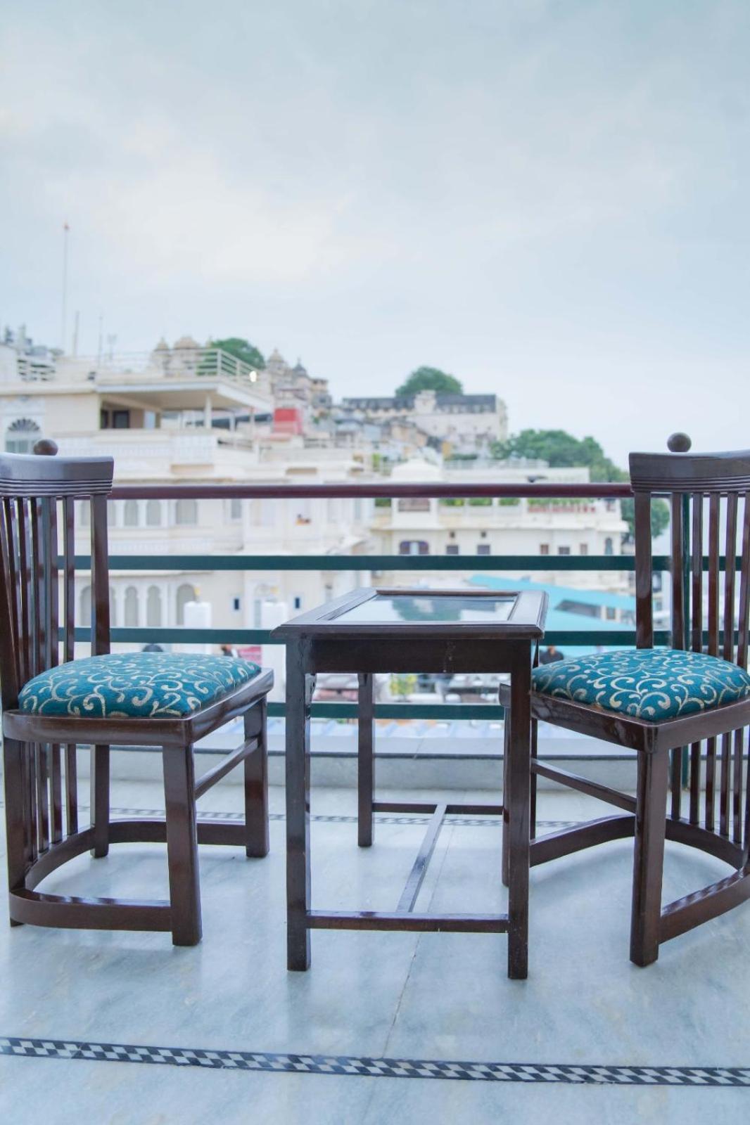 Devraj Niwas On Pichola 3* Udaipur