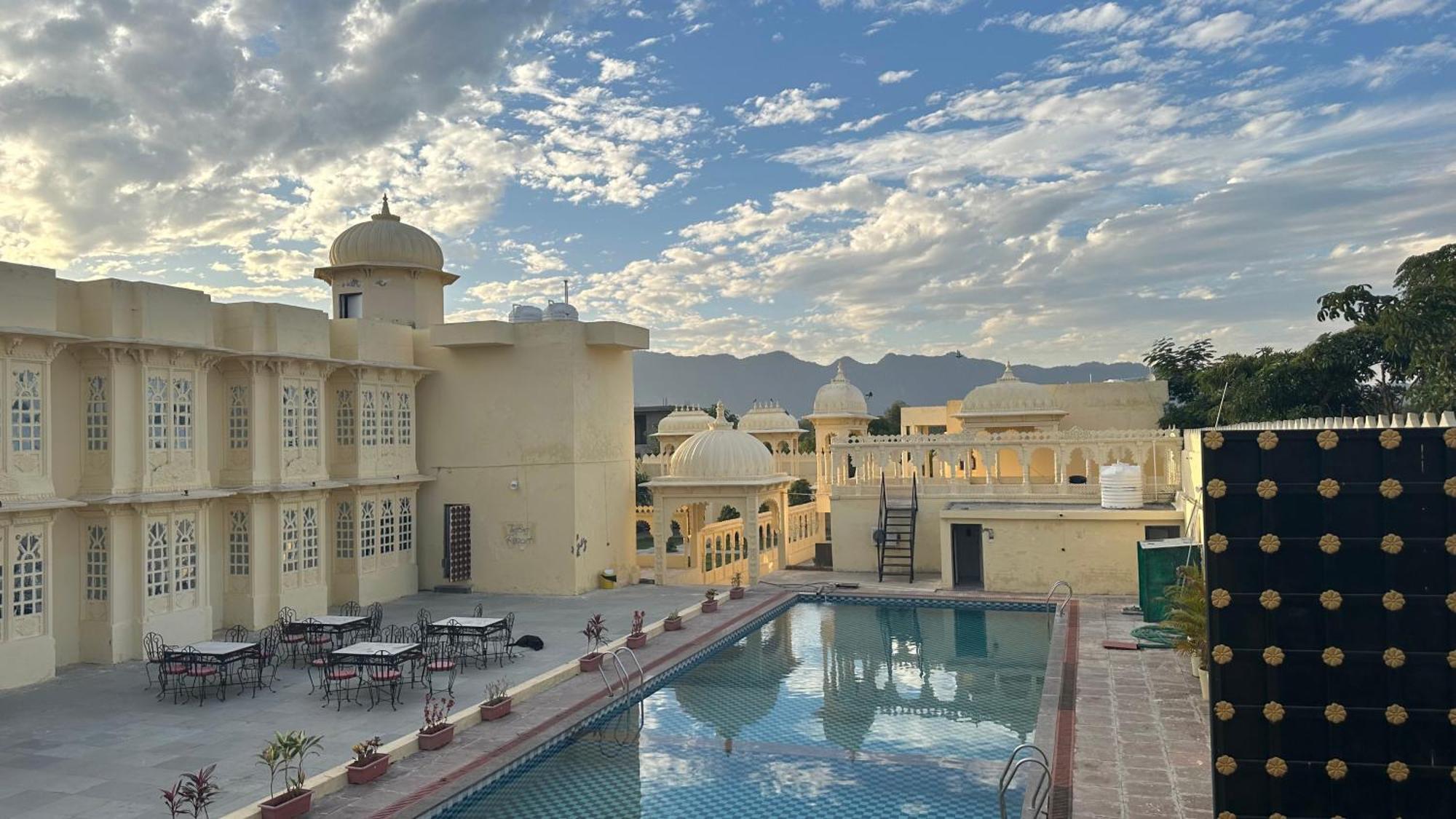 Resort The Burj Luxurious *