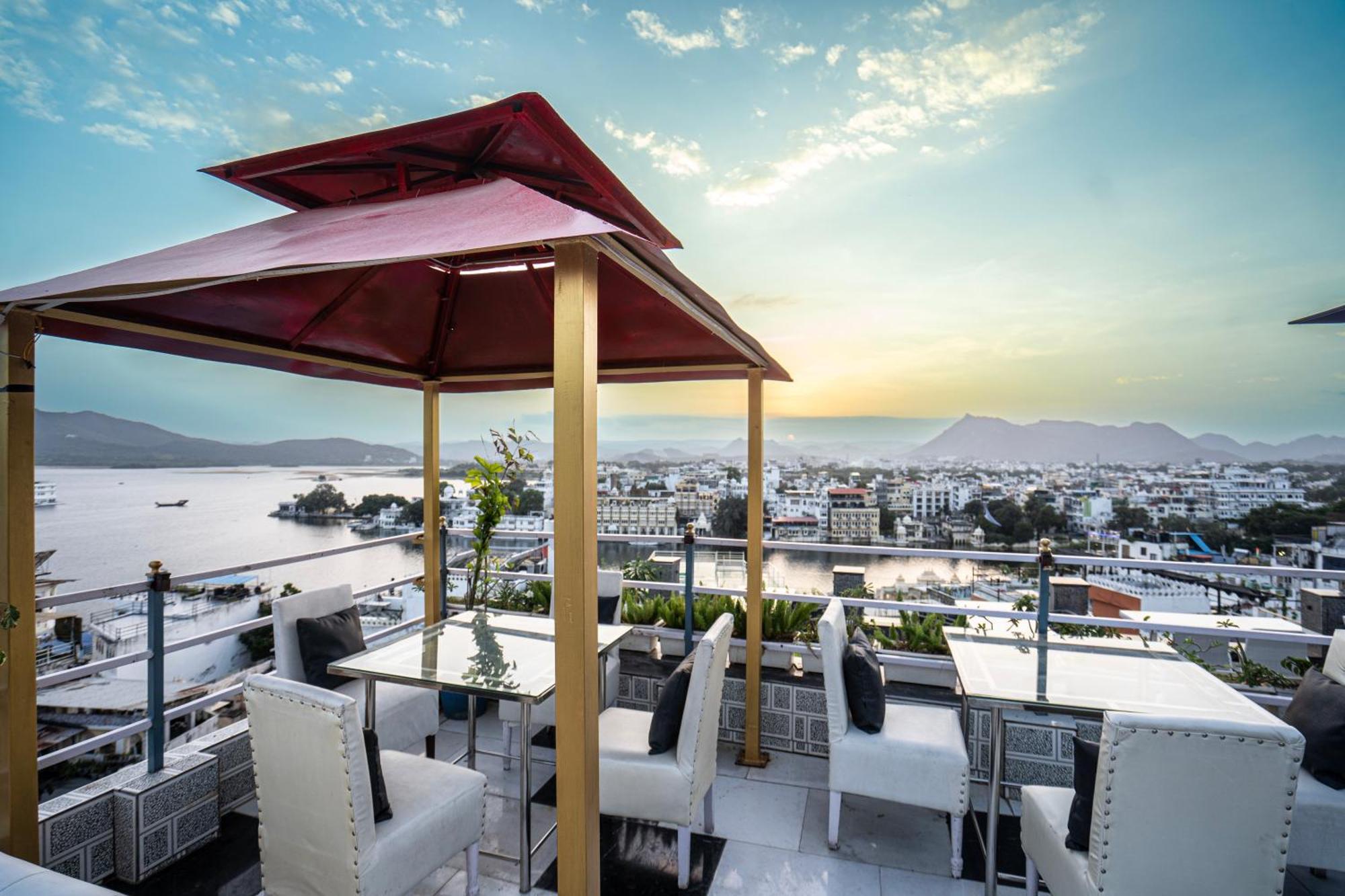 The View Hotel- On Pichola 3*