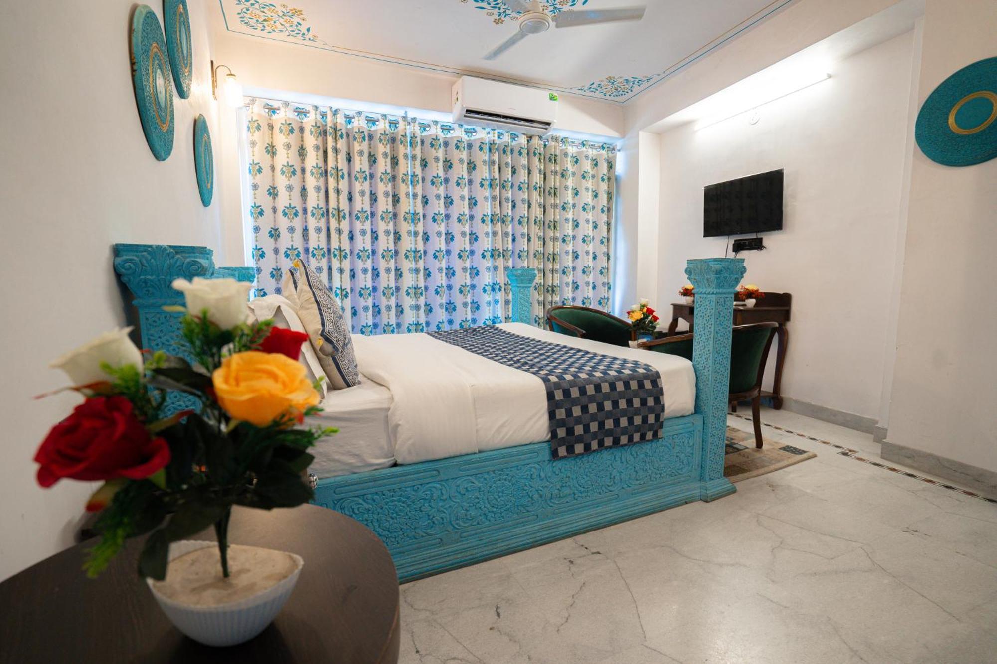 The View Hotel- On Pichola 3*