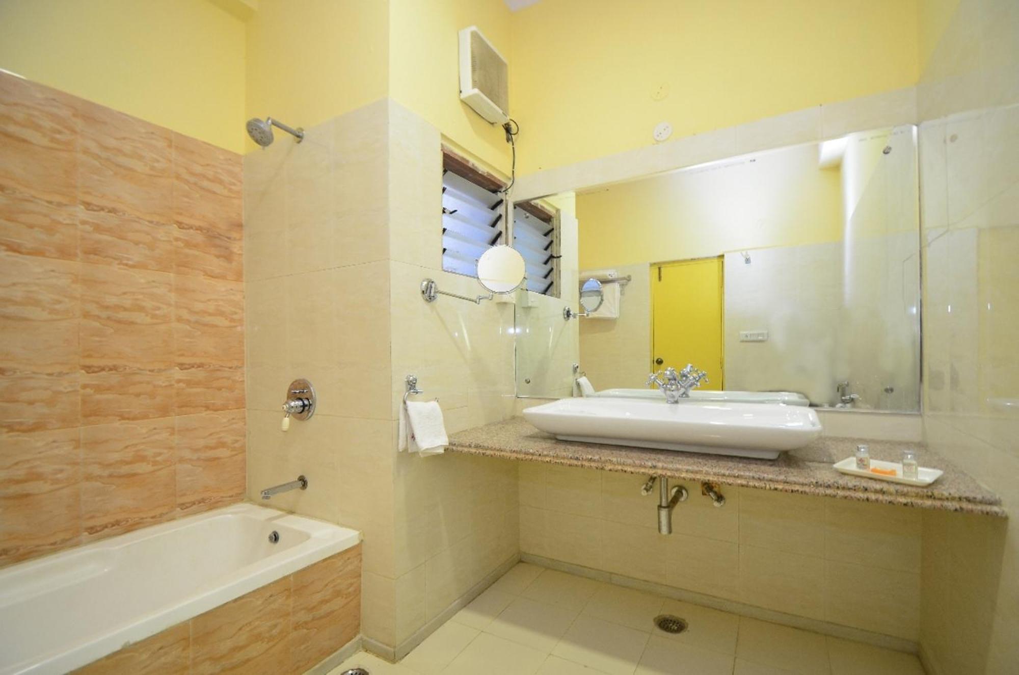 Resort Aaram Baagh - A Luxury Nature