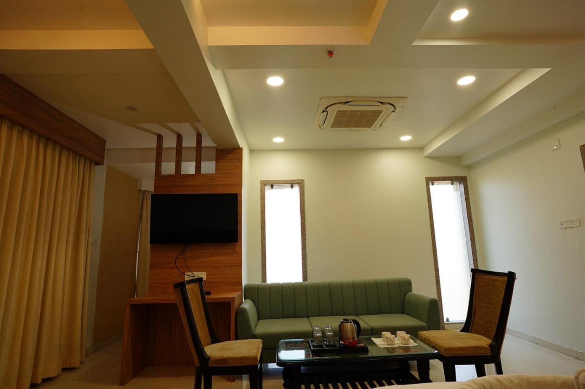 Babuji Jodhpur Palace Hotel 3*