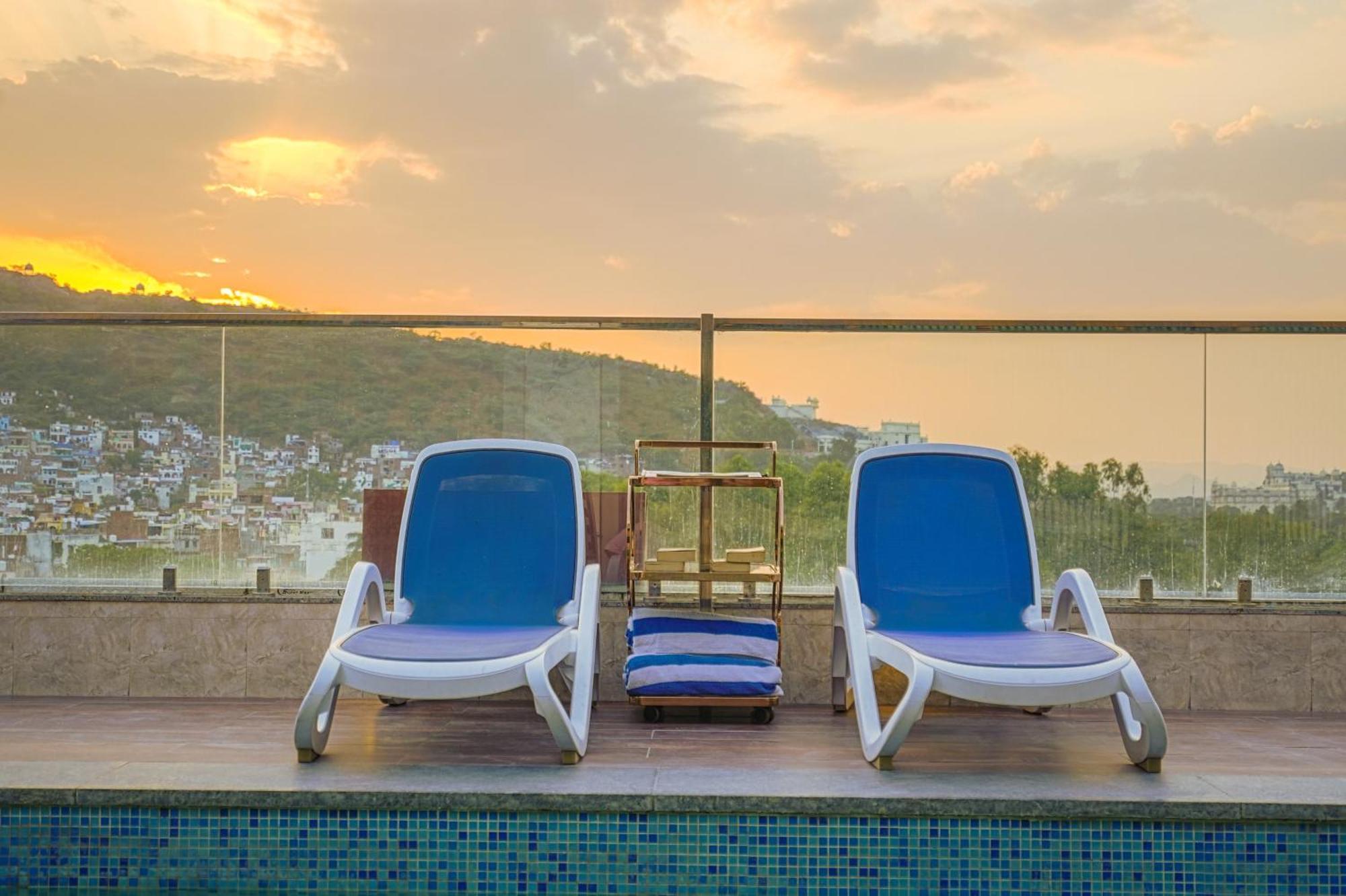 Hotel Pax Grand Blue 3 Min Walk From Railway Station 4*