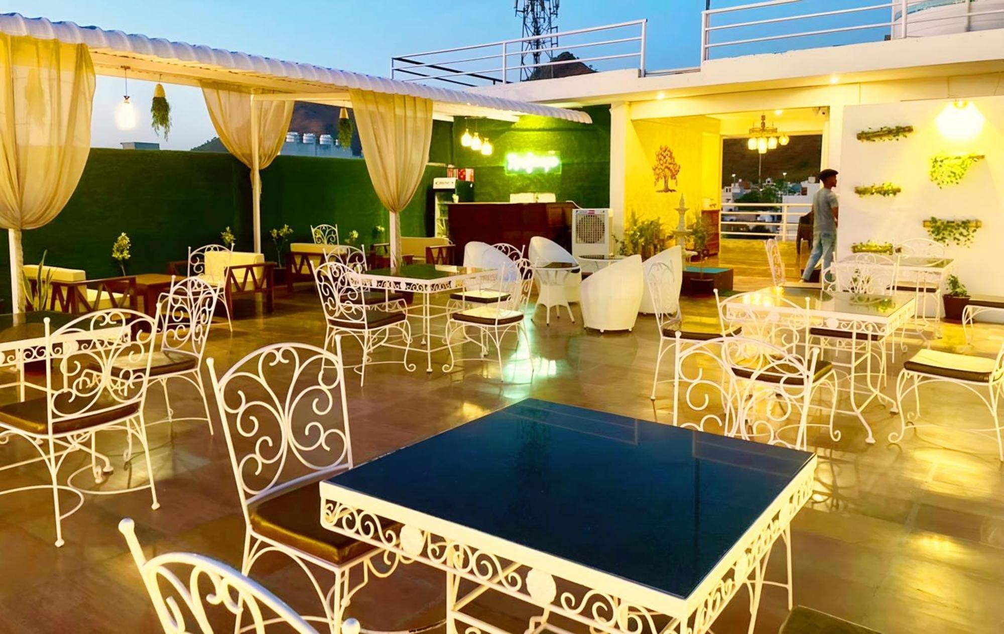 The Celebration By Amod & Rooftop Hotel 3*