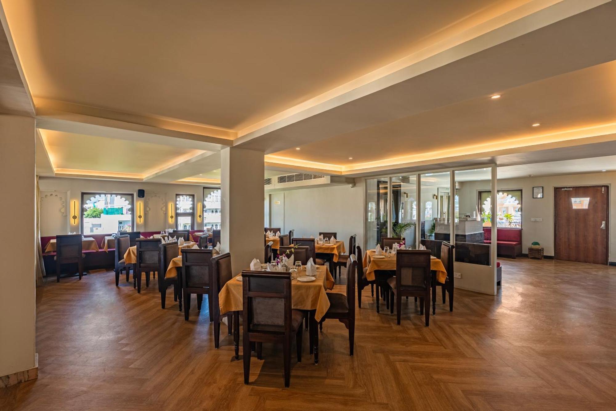 Sterling Jaisinghgarh Hotel Udaipur