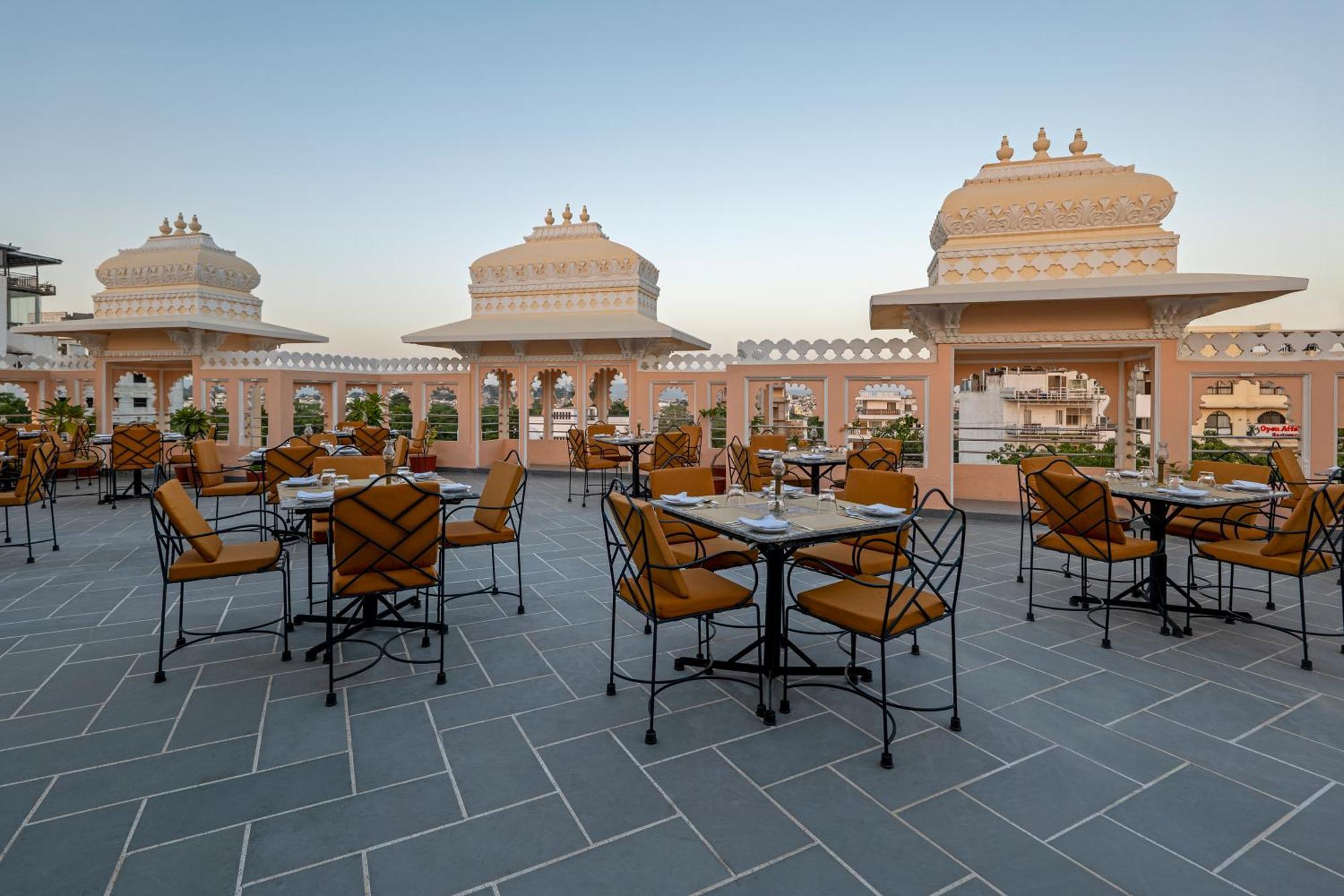 Sterling Jaisinghgarh Hotel 4*