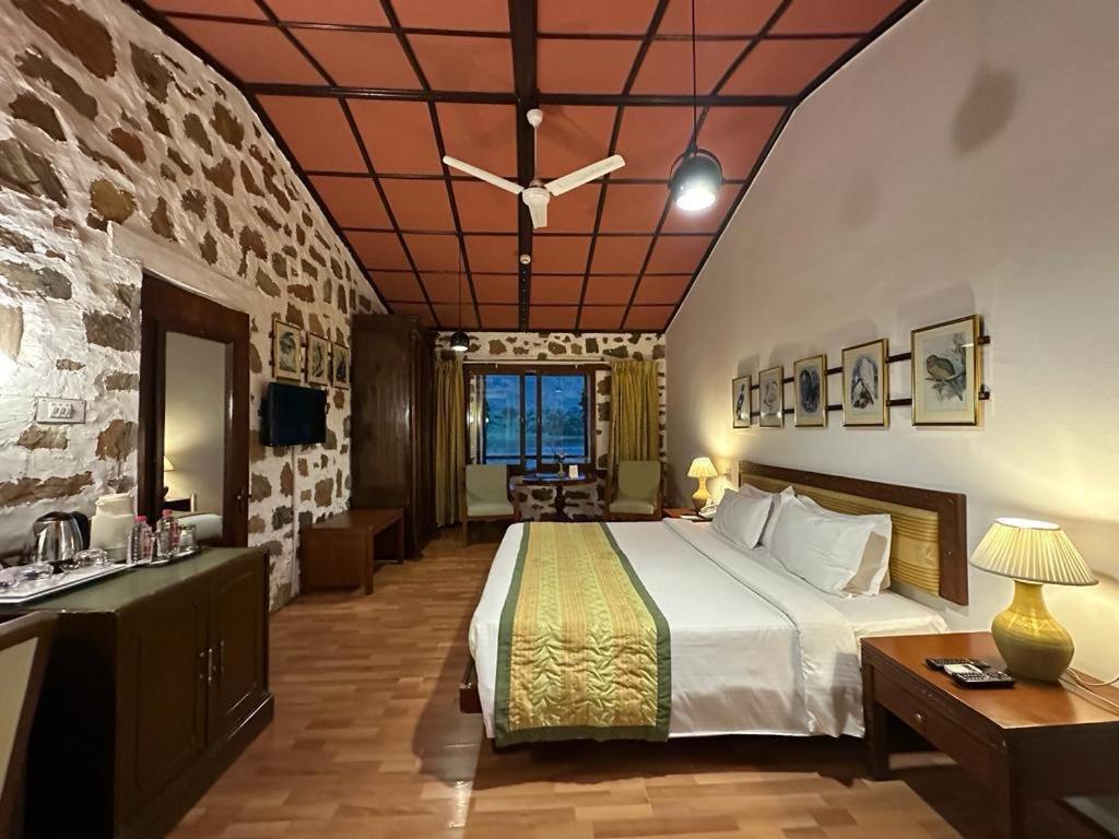 Shikarbadi - By The Heritage By Hrh Group Of 3*
