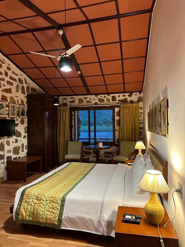 Shikarbadi - By The Heritage By Hrh Group Of 3*