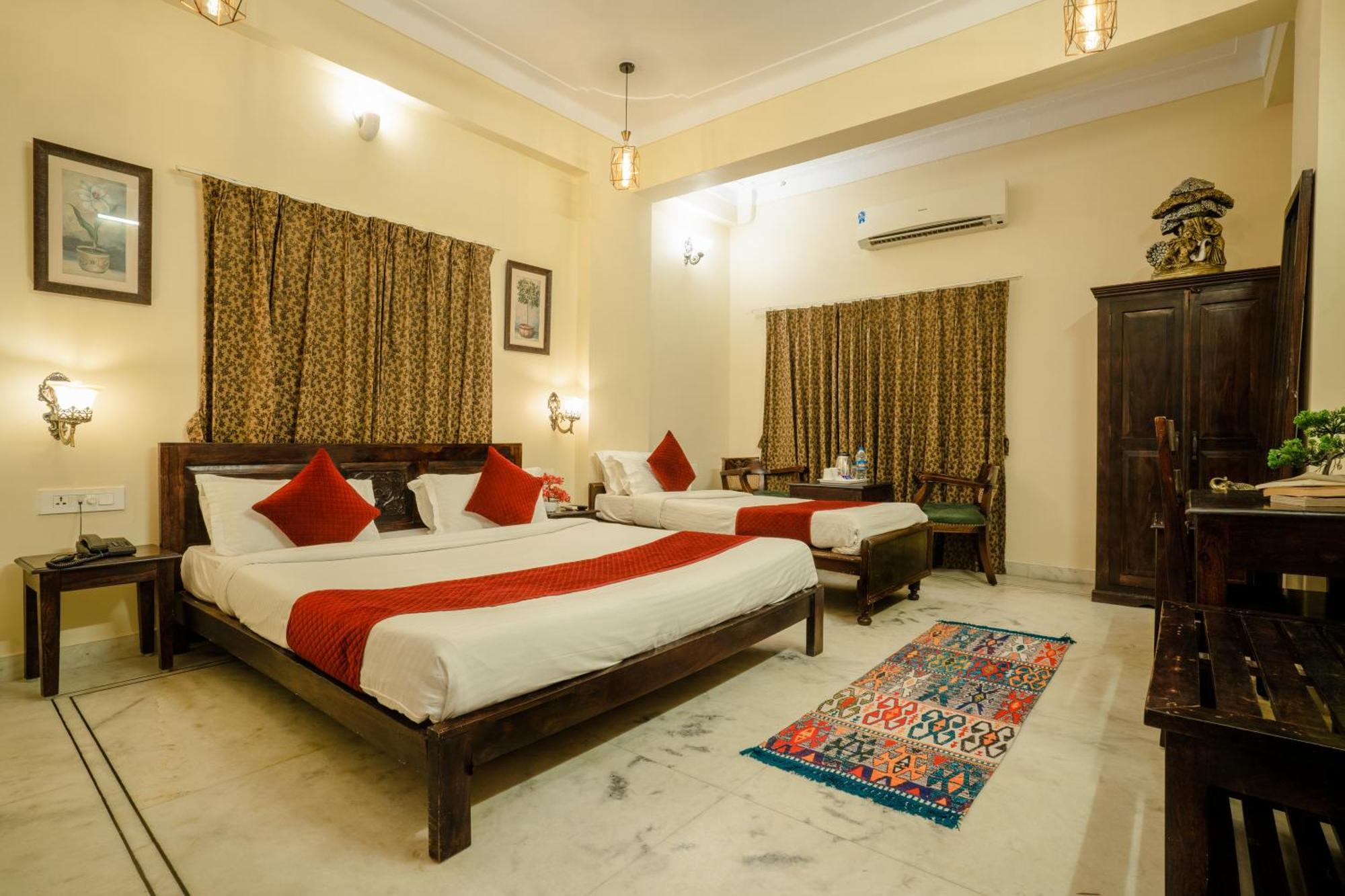 Tripli Shiv Hotel 3*