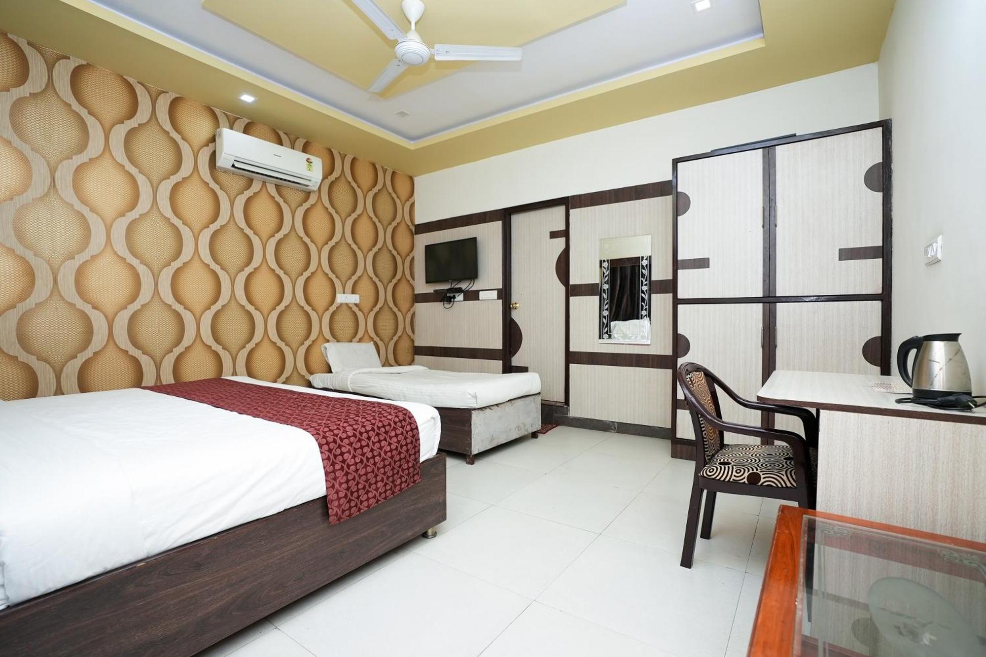 Opera Near Bus Stand Hotel 3*