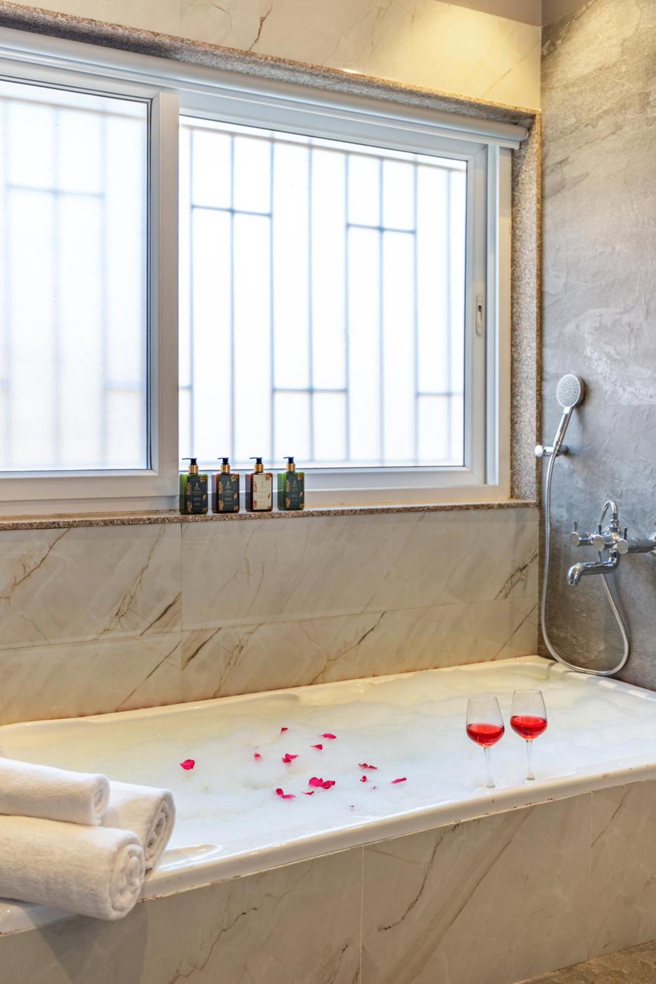 Elivaas Shourya Eden Luxe 3bhk With Pvt Pool, Villa