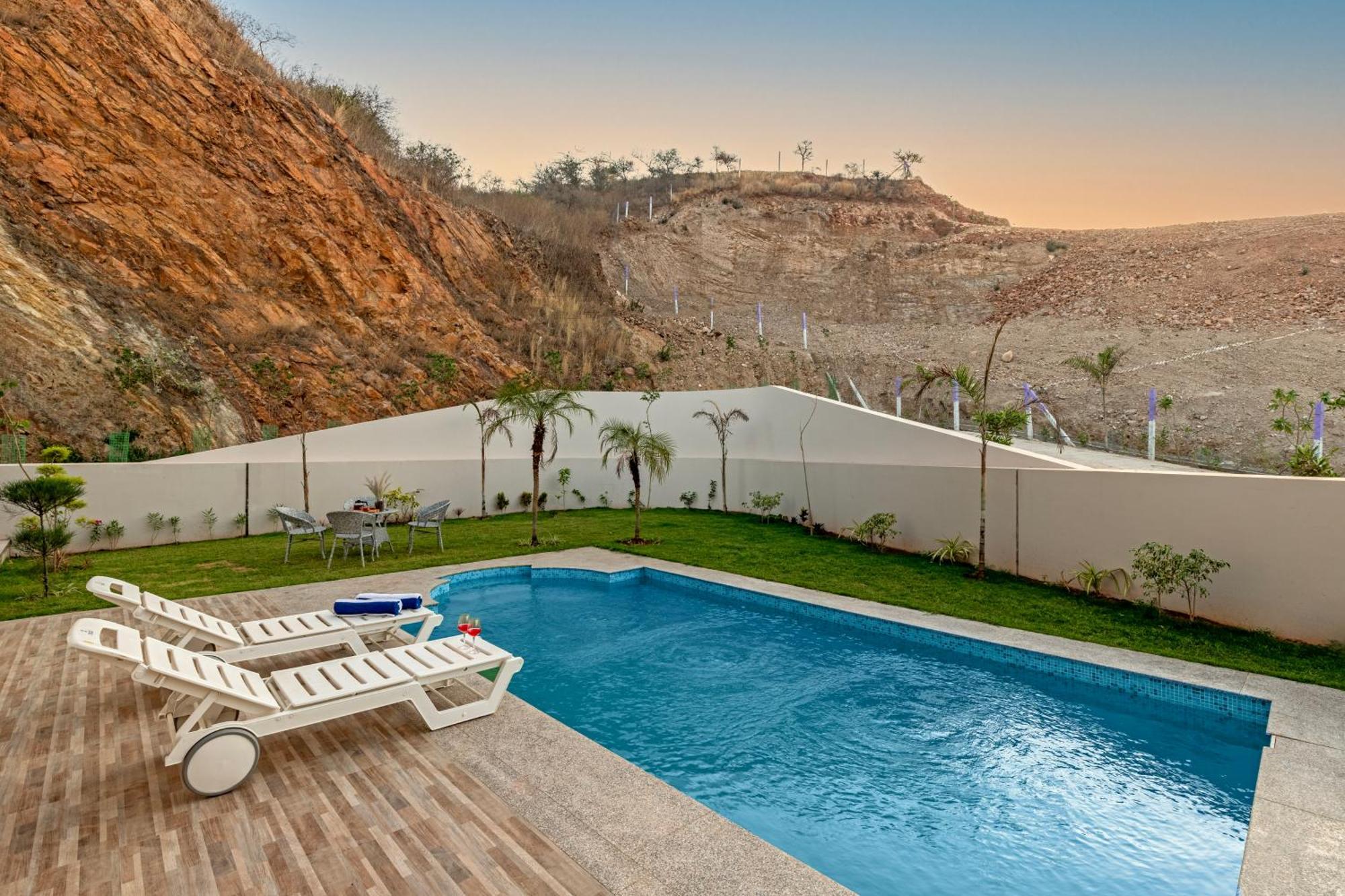 Elivaas Shourya Eden Luxe 3bhk With Pvt Pool, Udaipur