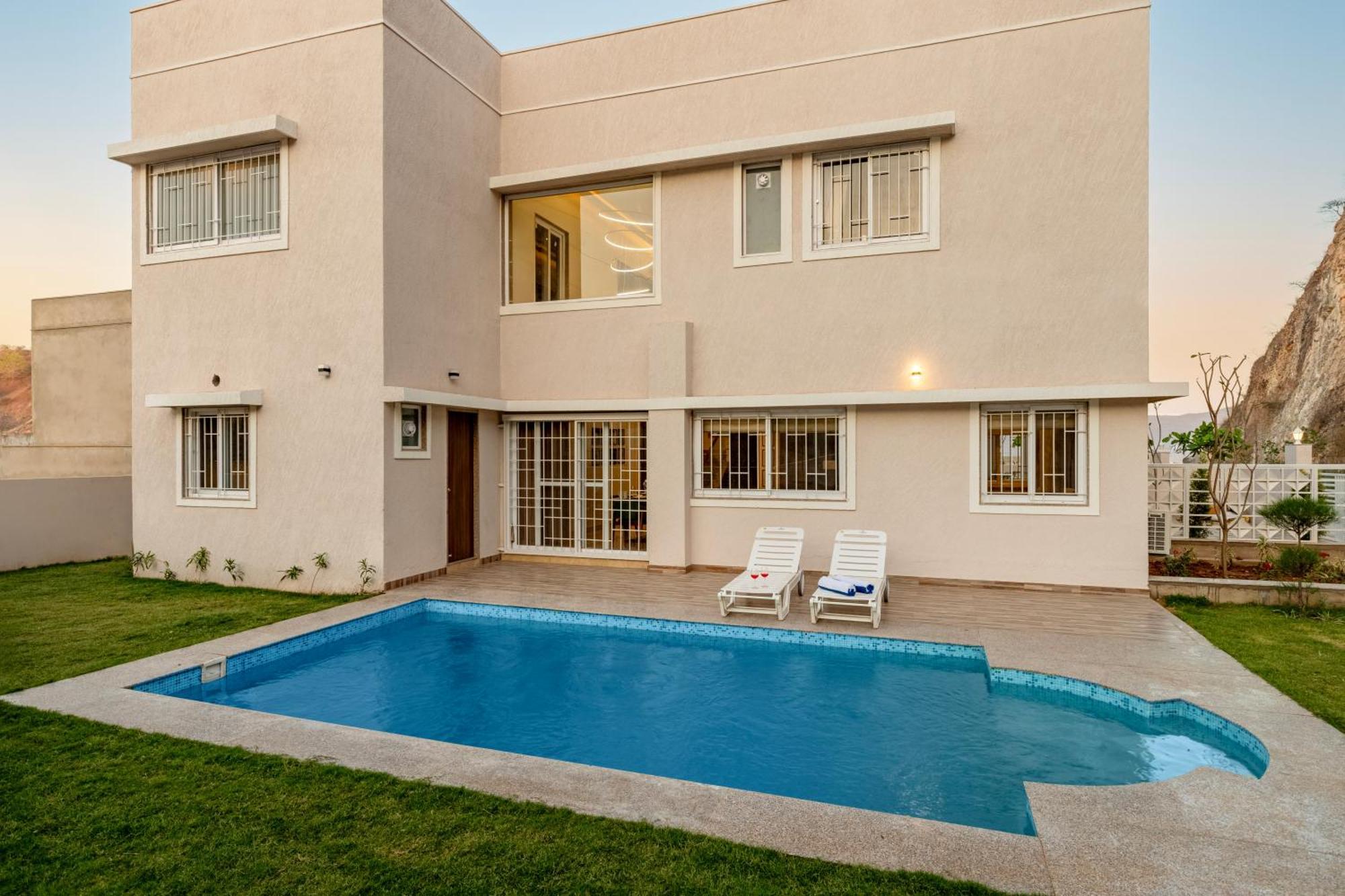 Elivaas Shourya Eden Luxe 3bhk With Pvt Pool,