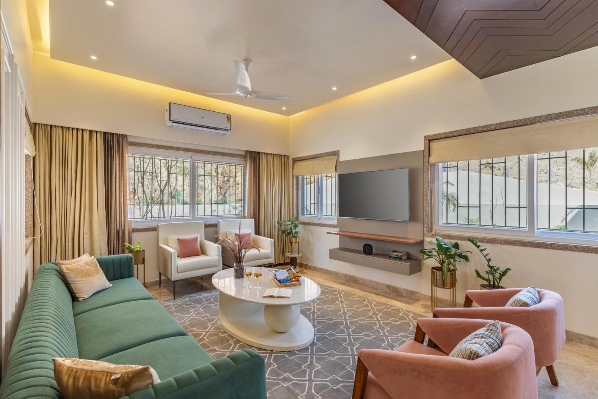 Elivaas Shourya Eden Luxe 3bhk With Pvt Pool, Villa Udaipur