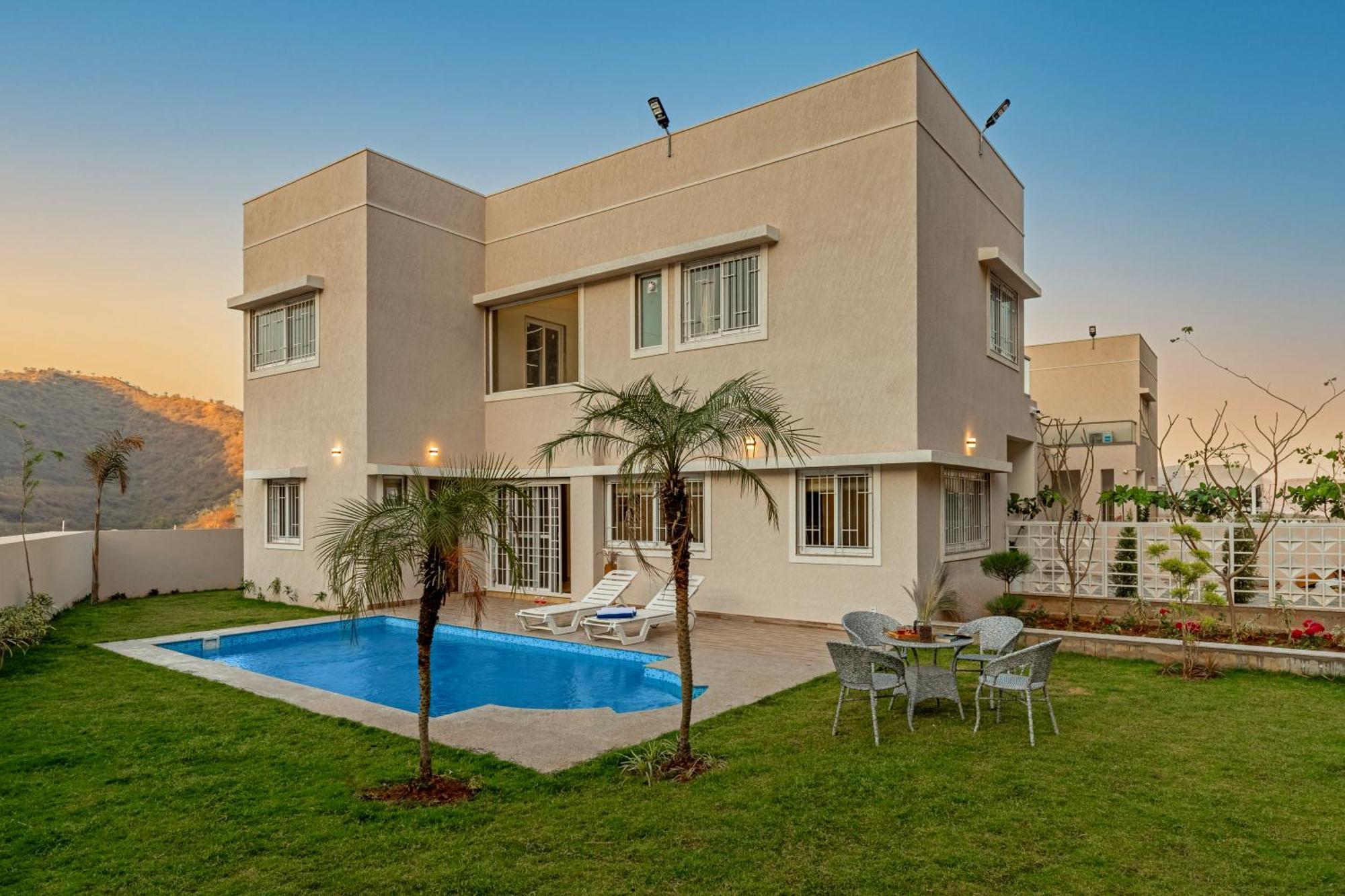 Elivaas Shourya Eden Luxe 3bhk With Pvt Pool, Villa