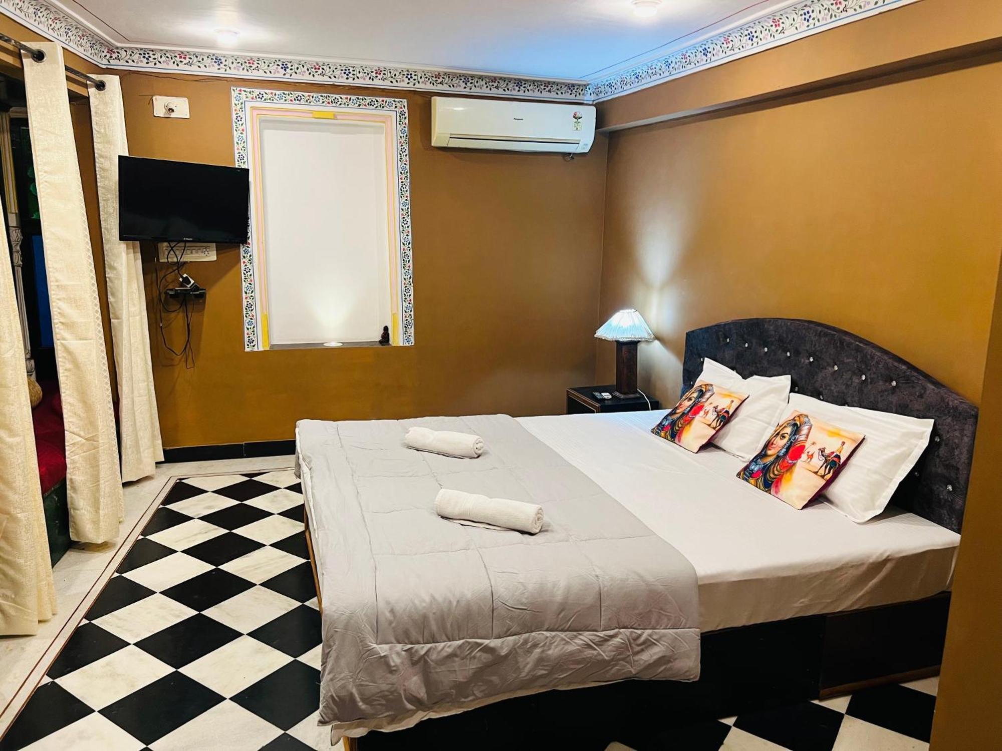 Hotstel Hostel *