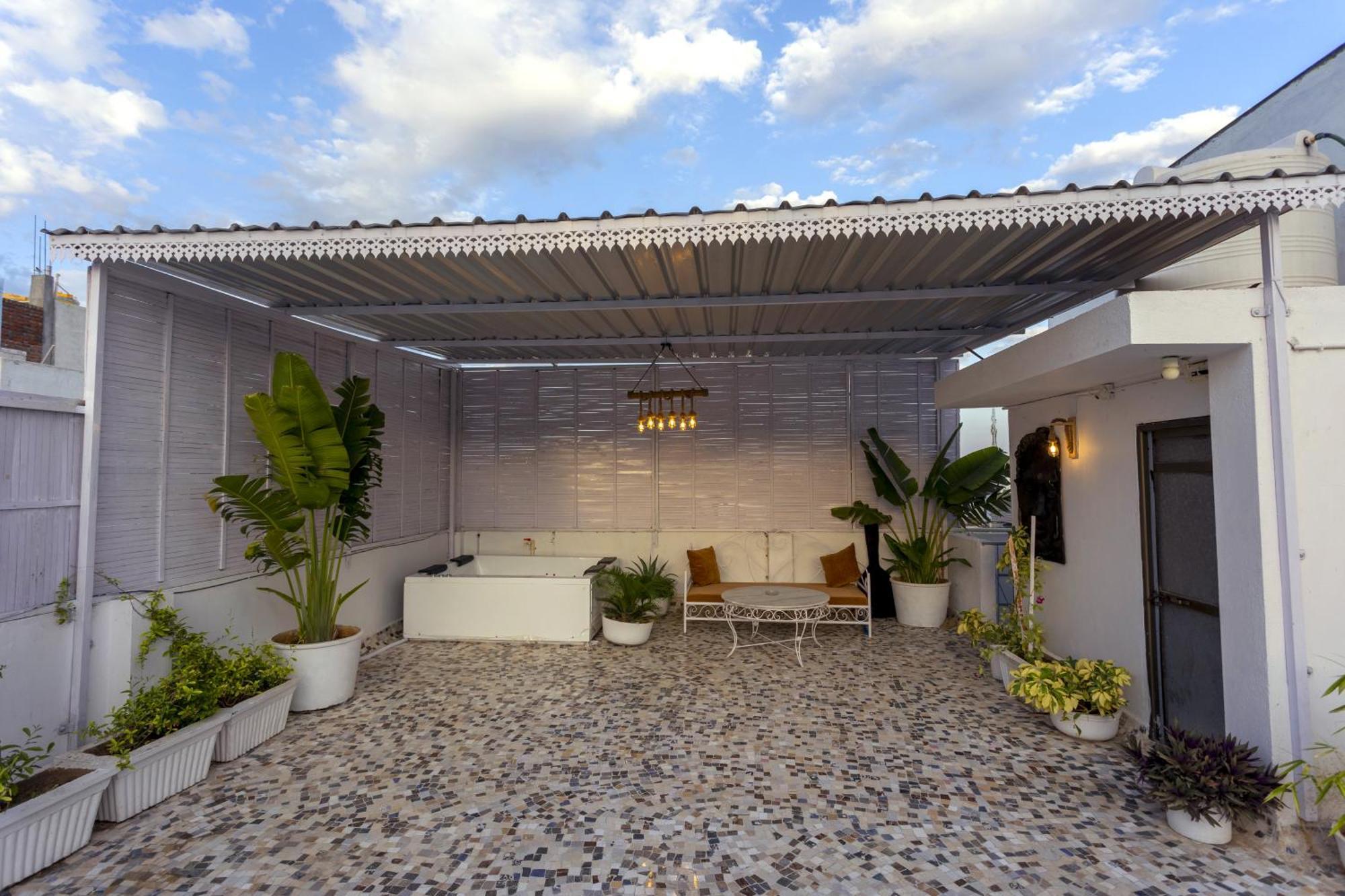 Aravali Homestay With Rooftop Jacuzzi