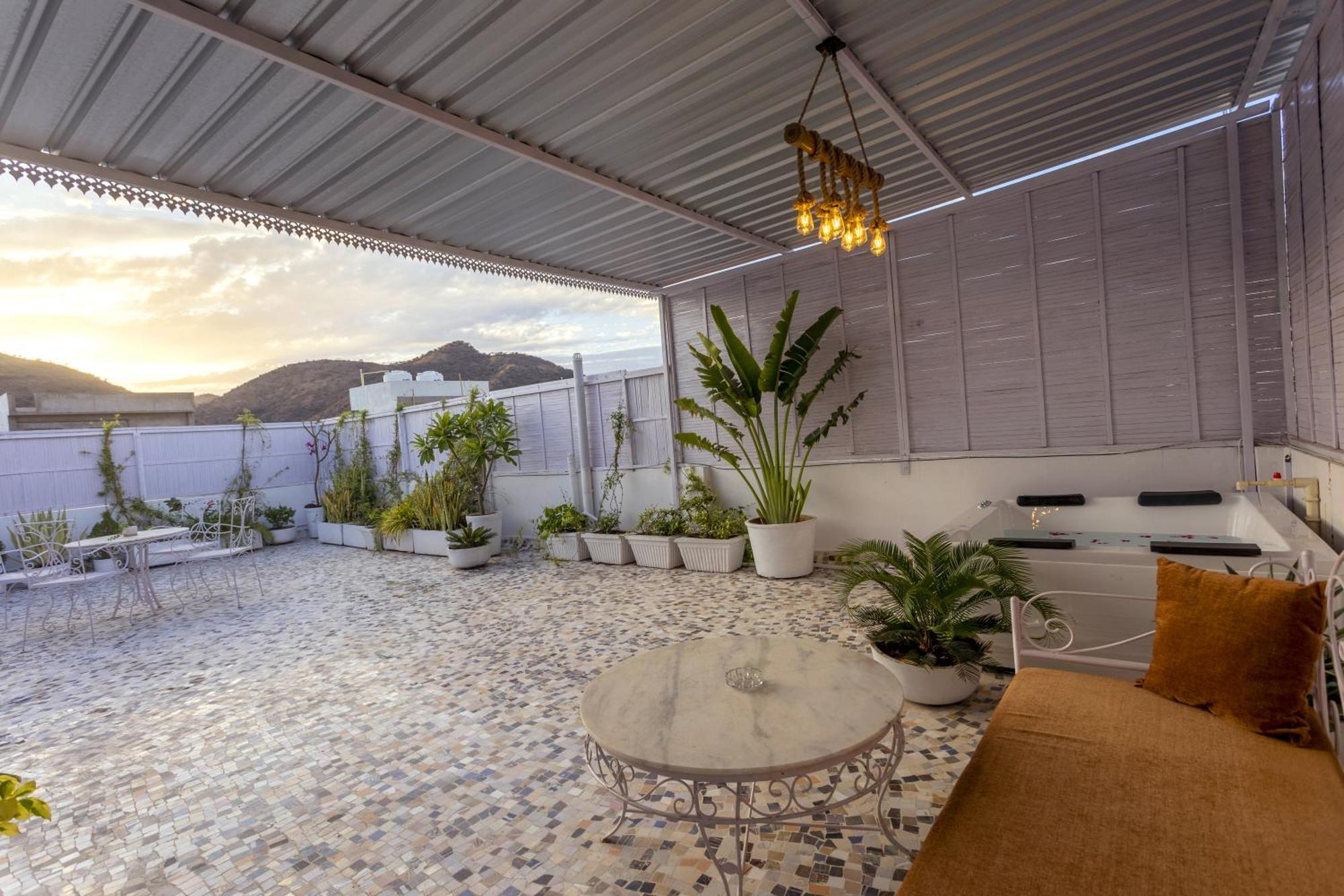 Aravali Homestay With Rooftop Jacuzzi Villa