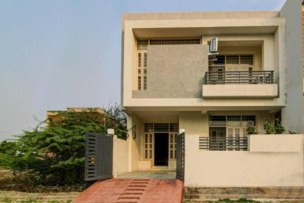 Villa Aravali Homestay With Rooftop Jacuzzi Udaipur