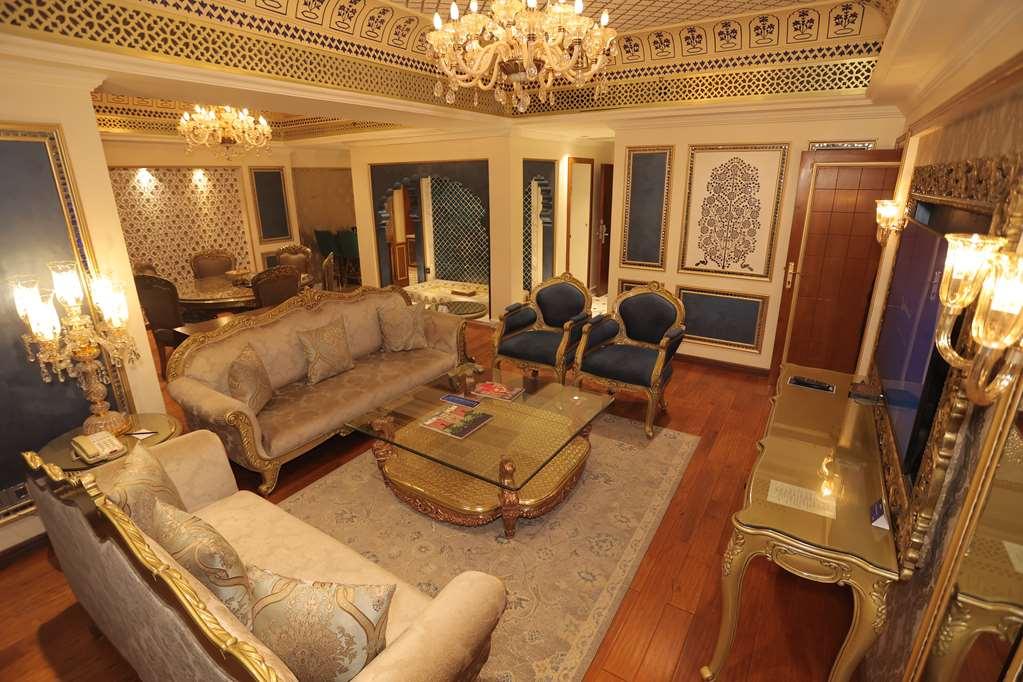 Hotel Radisson Blu Palace & 5*