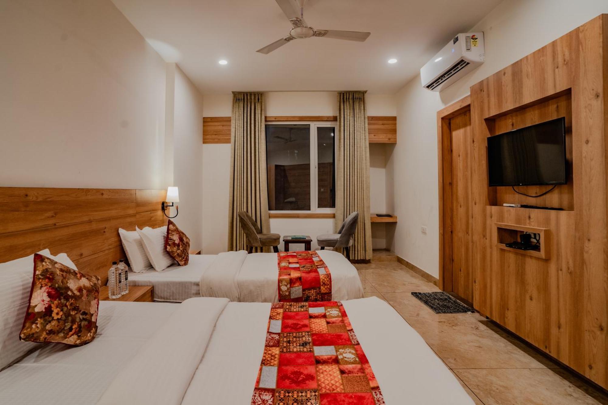 Hotel Amantran Inn - City Centre Hotel 3*