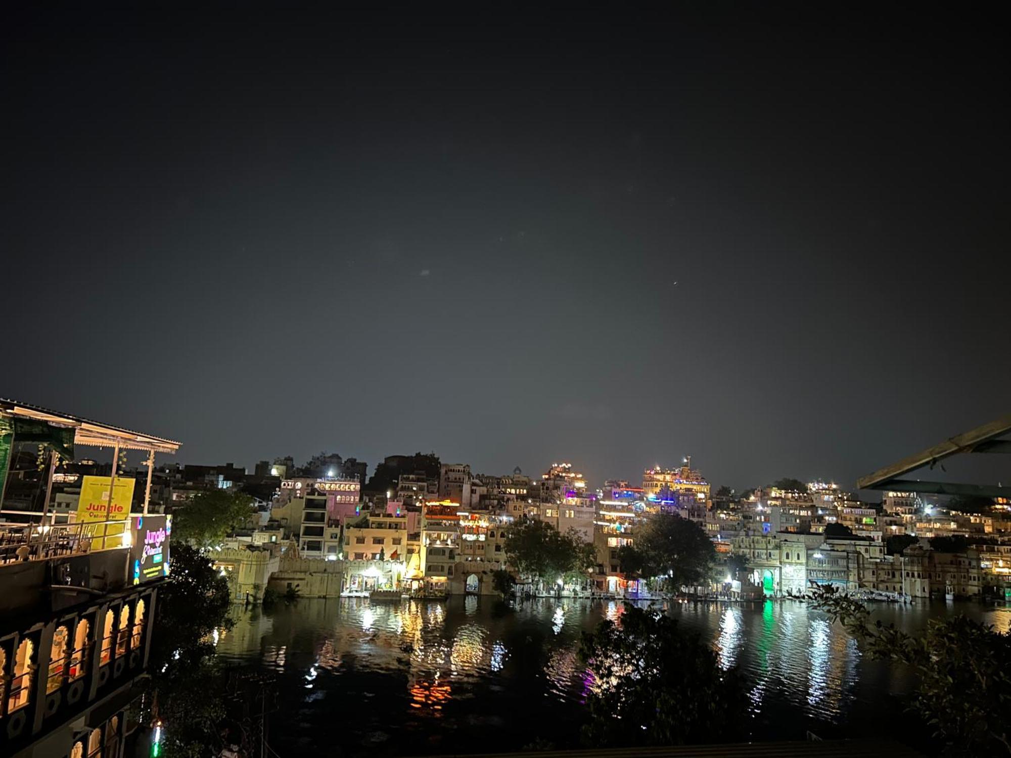 Hanuman Ghat On Pichola Hotel 2*