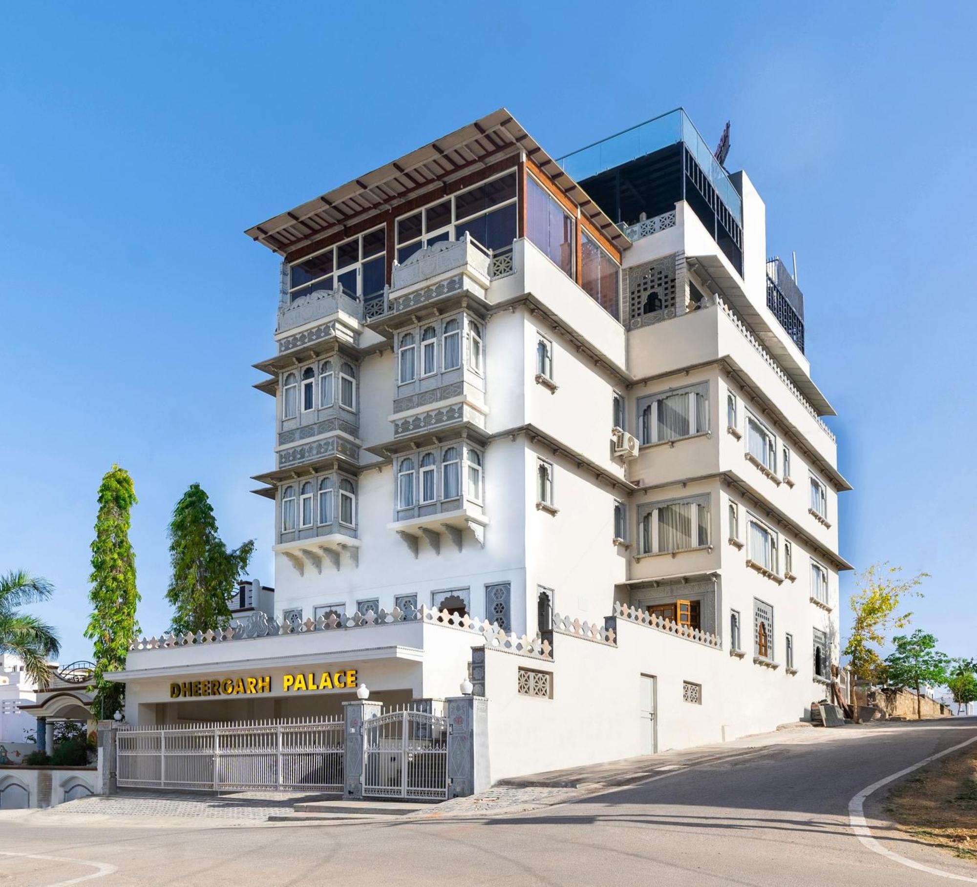 Hotel Dheergarh Palace 2*