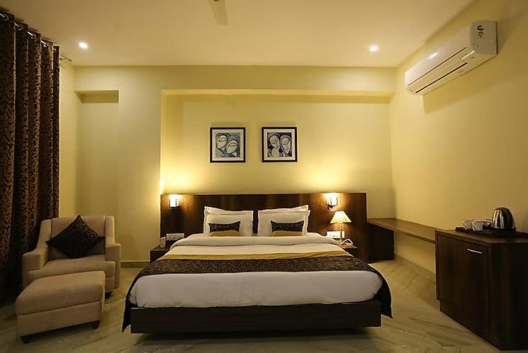 Regenta Mewargarh, Near Biological Park