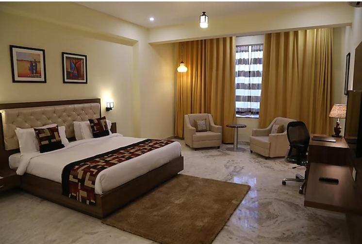 Regenta Mewargarh, Near Biological Park Hotel 4*